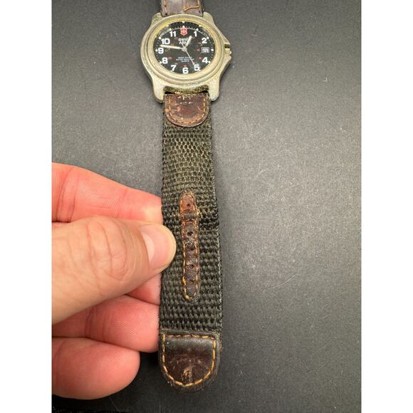 Swiss Army 6000 Diver Watch 300M Men's Date Black Dial Brown Nylon Leather Band - Picture 3 of 7